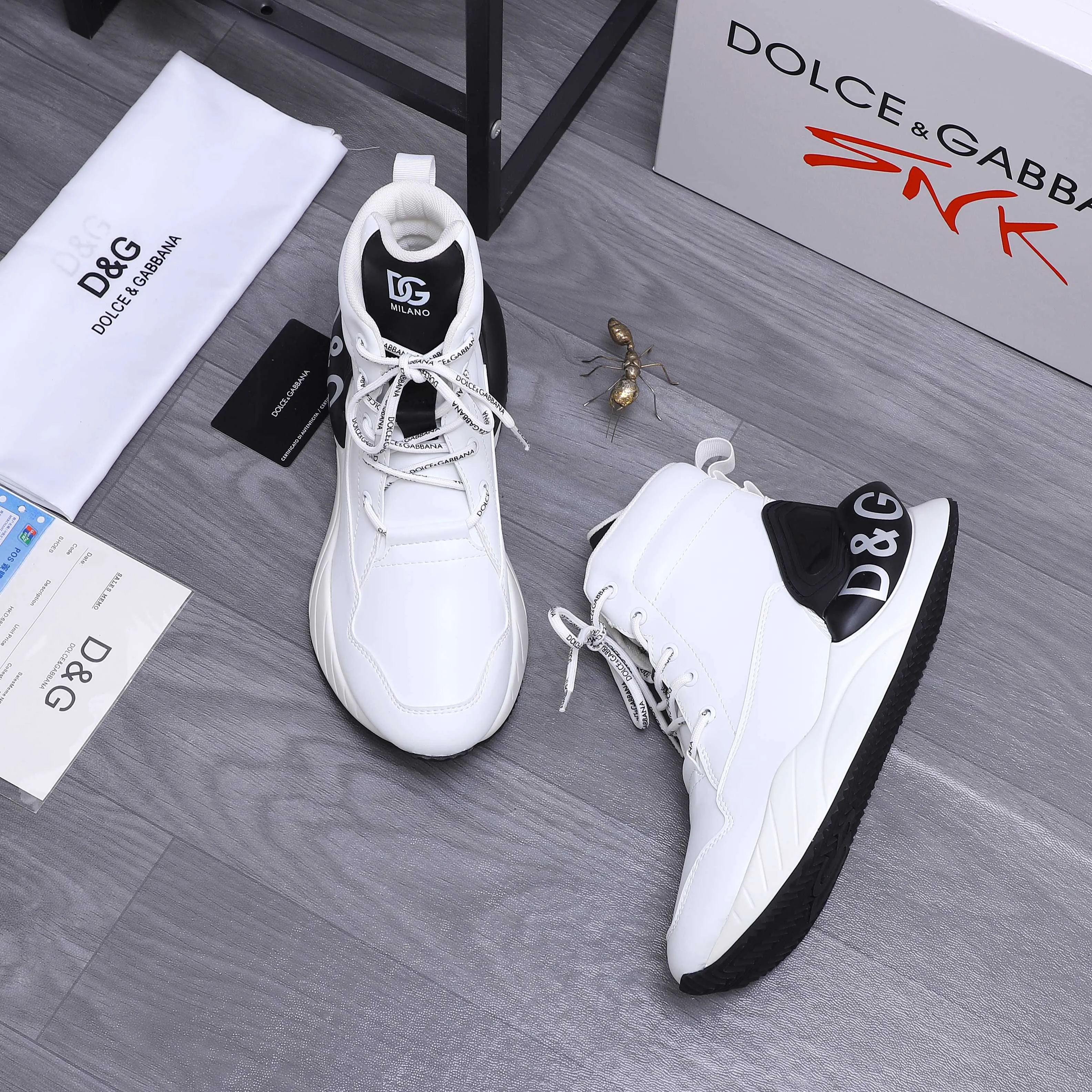 Men's shoes 💰p540 Product trademark: DG (Dolce & Gabbana) high-top casual shoes for couples. Regular size: 36-46 (45.46 is custom-made and non-returnable) Product materials: Selected cowhide stitching upper, mesh lining, cowhide insole, rubber outsole